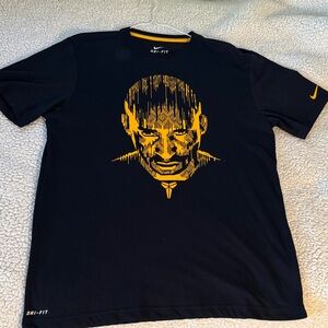 Nike Kobe Bryant Men's Black and Gold Graphic Tee